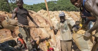 Copertina di Congo, bimbi morti e rimasti paralizzati nelle miniere di cobalto: class action contro i giganti del digitale. “Rispondano delle vittime”