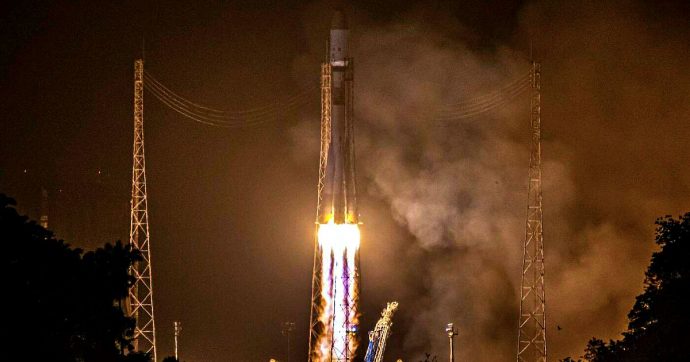 Soyuz, a bordo la sonda che dovrà andare a caccia di esopianeti e il primo satellite Cosmo-SkyMed