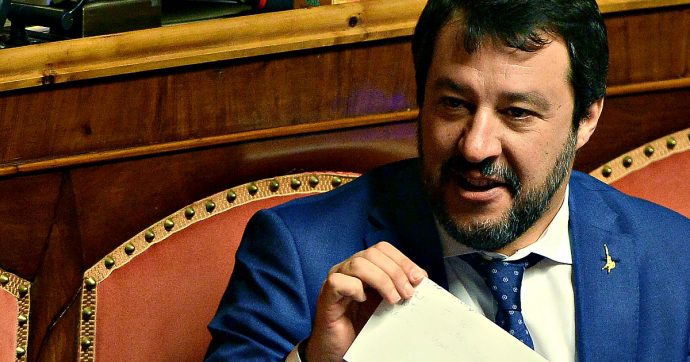 Migranti, Salvini indagato: Tribunale ministri di Catania chiede autorizzazione a procedere, giunta Senato (che lo salvò) voterà di nuovo