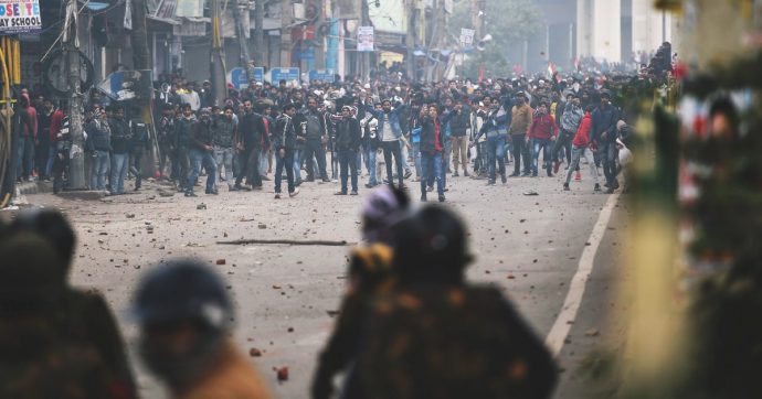 Il Paese delle mille anime sprofonda nel nazionalismo