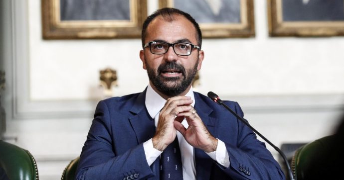 Fioramonti, il ministro pronto a dimettersi perché ritiene insufficienti i fondi per l’Istruzione previsti in manovra