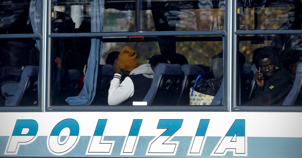 Migranti, ripartono i rimpatri verso la Tunisia: due voli a settimana dal 10 agosto, come prima del coronavirus