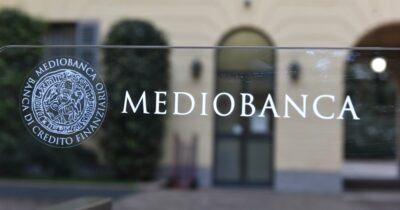 Copertina di Stipendi dei manager, un amministratore delegato guadagna in media 849mila euro. Fino a 114 volte i suoi dipendenti