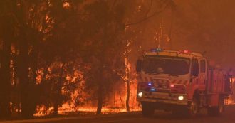 Copertina di Australia, il caldo record tocca un nuovo picco: temperatura media a 41,9°. Centinaia gli incendi