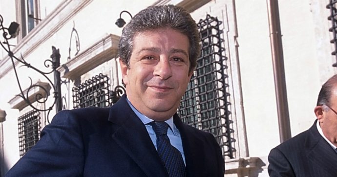 L’ex senatore di Fi Giancarlo Pittelli arrestato con concorso esterno. I pm: “Rapporto stabile con le cosche. Fungeva da postino”