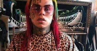 Copertina di Tekashi 6ix9ine, il rapper che rischiava 47 anni di prigione è stato condannato a due anni: ecco perché