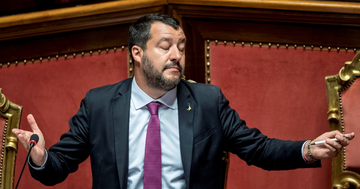 Matteo Salvini, la ragazza del selfie con il dito medio: “Lo ringrazio per aver esposto il mio nome ovunque facendo si che ricevessi insulti e minacce di morte”
