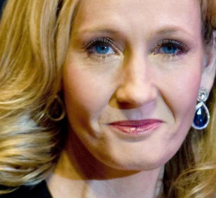 J. K. Rowling, “l’ho presa a schiaffi ma non sono dispiaciuto”: la replica dell’ex marito della scrittrice di Harry Potter