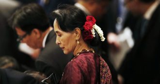 Copertina di Myanmar, Aung San Suu Kyi condannata a 5 anni per corruzione: è accusata di aver accettato 600mila dollari in lingotti d’oro