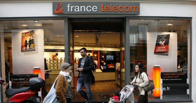 Copertina di France Telecom condannata per i suicidi