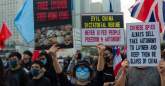 Copertina di Hong Kong, movimento pro-democrazia scende in piazza in difesa degli uiguri: scontri e arresti
