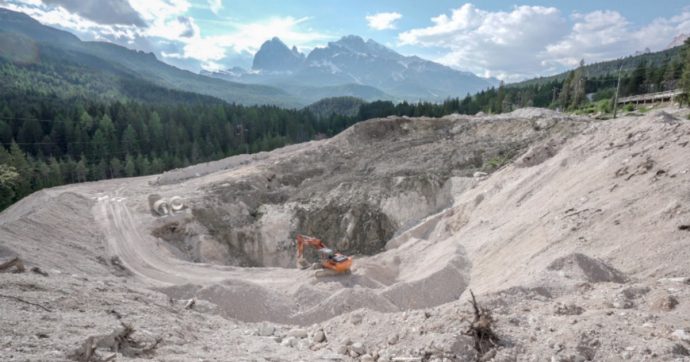 Dolomiti, ambientalisti pronti a chiedere ritiro della qualifica Unesco: “Montagne sfruttate. Province, Regioni e Fondazione responsabili”