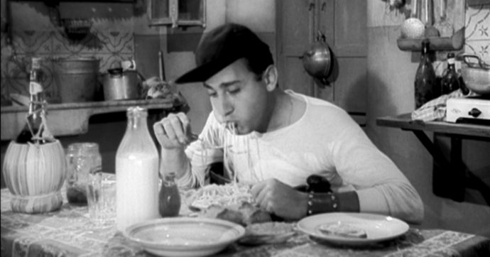 Dai “maccheroni cotti” di Garibaldi agli “spaghettì” degli emigranti: così la pasta divenne mito identitario. Ma il fascismo mangiava riso