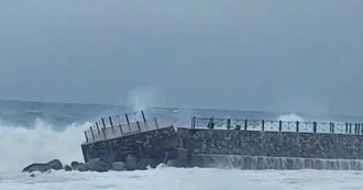 Copertina di Maltempo, la mareggiata a Pizzo Calabro spezza il molo: le immagini