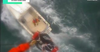 Copertina di Surfista attaccato da uno squalo in California: le immagini del soccorso in elicottero