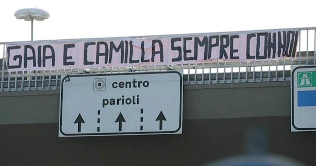 Incidente Ponte Milvio, lo striscione appeso per Gaia e Camilla: “Sempre con noi”