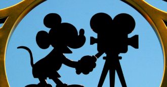 Copertina di La Disney avrà per la prima volta un personaggio bisessuale in un cartone. La creatrice: “Una certa leadership mi aveva detto che non si poteva…”