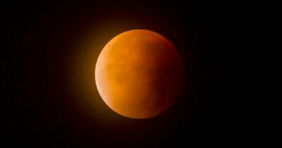 Copertina di La “Luna di Sangue” arriva nei cieli italiani: l’eclissi lunare totale sarà visibile dal 7 settembre
