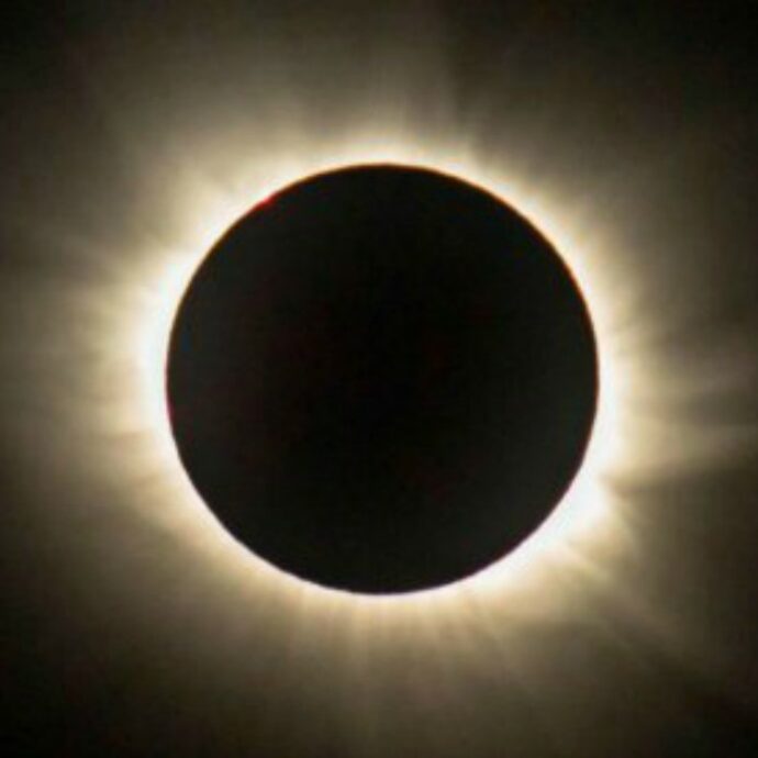 Eclissi solare di Santo Stefano, ecco dove ammirare l’ultimo spettacolo del cielo dell’anno