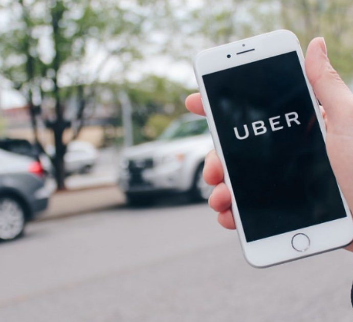 La mamma ordina una corsa Uber che viene disdetta: il figlio fa torturare e ammazzare quattro autisti