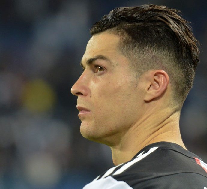 Da calciatore a sub: Cristiano Ronaldo va 14 metri sott’acqua solo con la maschera. E ironizza: “Chiamatemi Nettuno” – Video