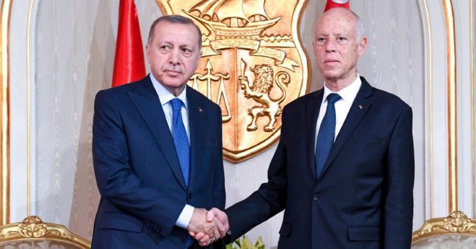 L’Italia usa la diplomazia, la Turchia i soldati