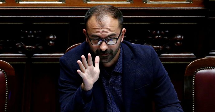 “Mancano i soldi”. Fioramonti va via come promesso