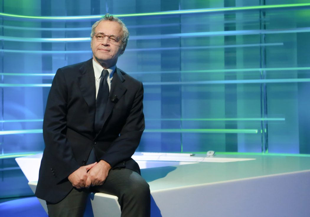I Telegiornali Rai e Mediaset perdono telespettatori, sorride solo un direttore: Enrico Mentana con il suo Tg La7. Ecco tutti i dati del primo trimestre 2024