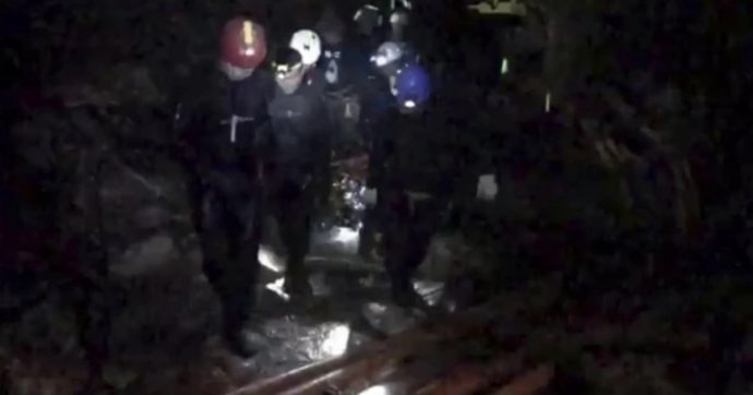 Thailandia, morto un altro Navy Seal che partecipò al salvataggio dei ragazzi intrappolati nella grotta di Tham Luang Thailandia, morto un altro Navy Seal che partecipò al salvataggio dei ragazzi intrappolati nella grotta di Tham Luang