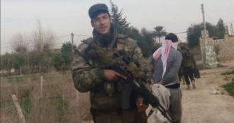 Copertina di Il figlio combatte l’Isis, la polizia arresta il padre