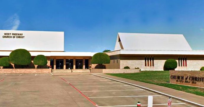 Texas, sparatoria in una chiesa: “Ci sono due vittime. Anche l’aggressore è stato ucciso”