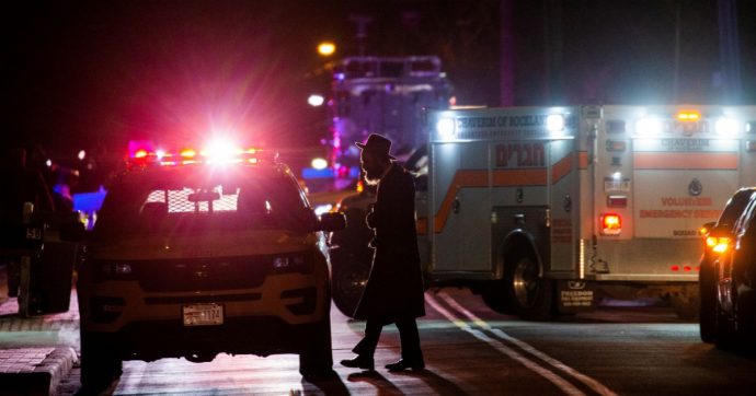 New York, attacco con machete in casa di un rabbino: cinque feriti, due gravi. Arrestato l’aggressore. Cuomo: “Tolleranza zero”