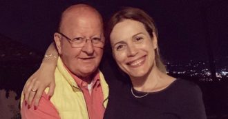 Copertina di Italia Sì, Massimo Boldi presenta in tv la fidanzata Irene Fornaciari di 34 anni più giovane. Lei: “Amo la sua leggerezza”