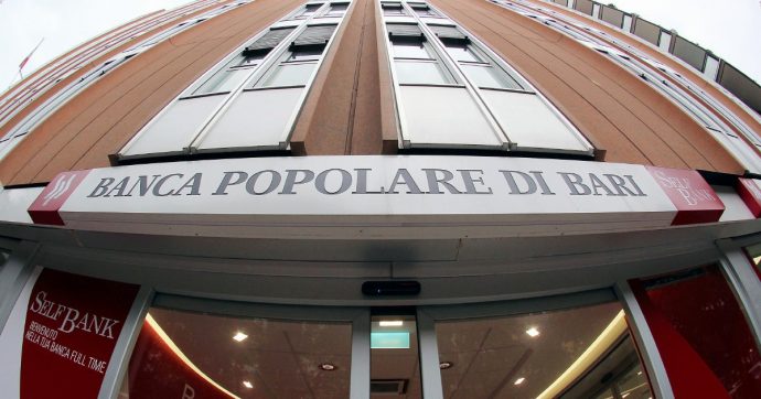 Popolare di Bari, tre mutui “regalati” per togliere il palazzo ai senzacasa di Roma