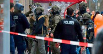 Copertina di Berlino, “spari vicino a Checkpoint Charlie”: caccia a un uomo dopo rapina a Starbucks, ma polizia non conferma i colpi di arma da fuoco