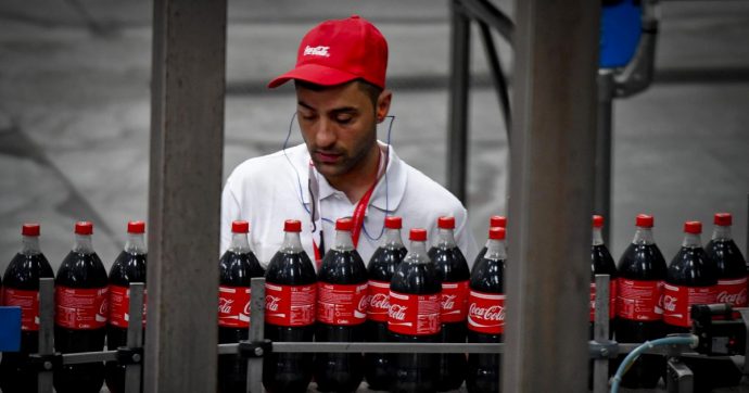 Copertina di Alla Coca-Cola babbo Natale porta ben 150 licenziamenti