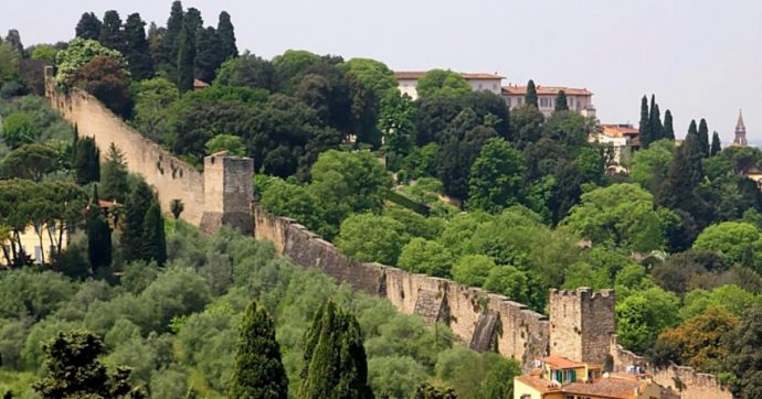 Copertina di Scoprire la grande Italia lungo i confini delle città