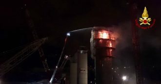 Copertina di Ponte Morandi, incendio nel cantiere del nuovo viadotto. A fuoco la pila numero 13