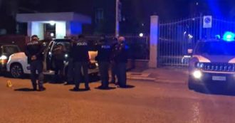 Copertina di Foggia, agguato a commerciante d’auto: ucciso con 2 colpi di pistola alla testa mentre guidava