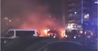 Copertina di Roma, incendio in un parcheggio di camper: morto carbonizzato un uomo di 50 anni