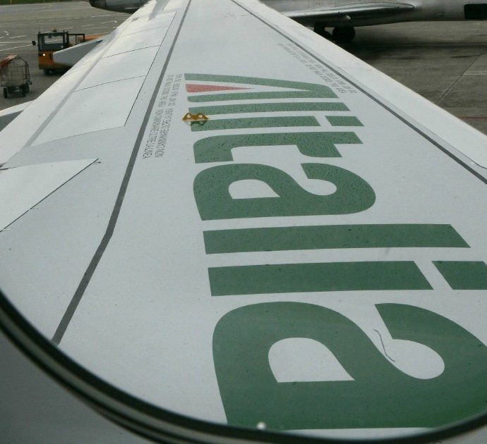 Alitalia, firmato decreto per newco pubblica con dote da 3 miliardi. Cgil: “Fare in fretta, si bruciano risorse e 7mila sono in cassa”