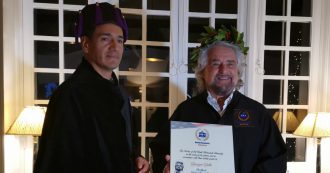 Copertina di Beppe Grillo ha ricevuto una laurea honoris causa in Antropologia. L’annuncio su Facebook: “Dottor Elevato”