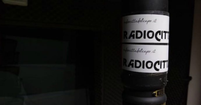 Radio Città del Capo, il direttore della storica emittente di Bologna rimosso a vertenza sindacale in corso: “A mia insaputa”