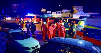 Copertina di Valle Aurina, parla l’italiana sopravvissuta alla strage: “Sembrava il terremoto, una scena di guerra. Volavano vetri e pezzi di carrozzeria”