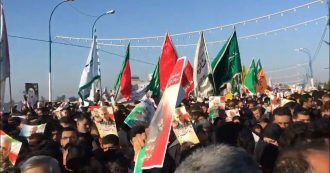 Copertina di Iran, folla oceanica al corteo funebre per il generale Soleimani. Le immagini della città di Ahvaz