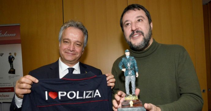 Copertina di Il Sap infila Salvini nella calza. I frati: “Non è un comizio”