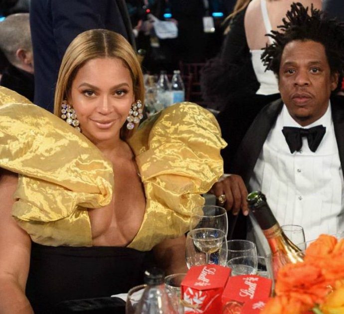 Golden Globe 2020, tutti i look: dall’abito “carta di cioccolatino” di Beyoncé al rosso “regina di cuori” di Scarlett Johansson