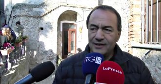Copertina di Riace, Sardine in piazza per Mimmo Lucano. L’ex sindaco: “Sono come me, sono contro seminatori d’odio”
