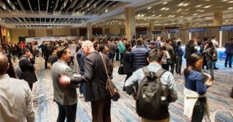 Copertina di Economisti si diventa (in una stanza d’albergo)