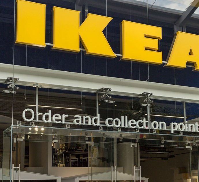 Video hard girato all’Ikea diventa virale, la replica dell’azienda: “Comportatevi in modo civile”